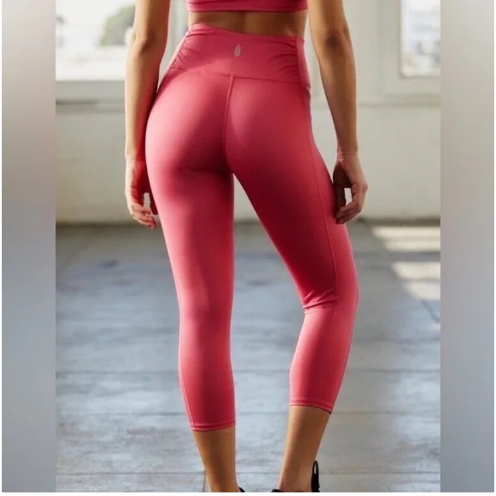 $98 NWOT Free People Movement Breath Easy Pink Legging XS festival fuschia